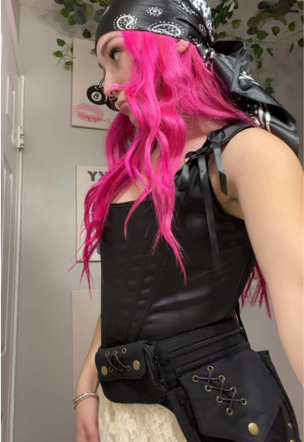 idek anymore #pirate #halloweencostume #pinkhair #jillianduvall #piratecostume 