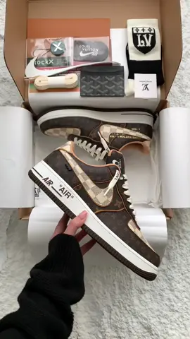 Lv & Nike 🤎#menfashion #fashiontiktok #outfitinspo #fyp #fashion 