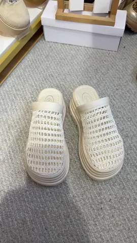 #รองเท้าผู้หญิงแฟชั่น #รองเท้าแฟชั่น #รองเท้าแตะ #รองเท้าแตะแบบสวม #รองเท้าแตะส้นตึก 