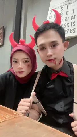 Jurik nya Tiktok mencari Darah Segar  @Hallotarii_  #helloween  #drakuleochallenge 