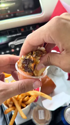 @ان برجر  من قلب القصيم ان برجر موجودين بالرياض برجر سحابي  مكس من لحم الأنجوس والواقيو الفاخر طرى ويذوب من اول لقمه مع الجبن الذايب والخبز الطازج يوميا من مخابزهم    التوصيل متاح حصرى على هنجر ستيشن ومتواجدين فى حى الخليج والعليا  ومسويين عرض برجر دبل سماش وبطاطس ومشروب  ٢٧ ريال  اعلان #ان_برجر #اكسبلور #الرياض #بريدة 