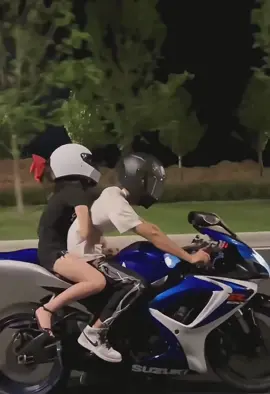 Không ôm cũng phải ôm 😜 #bikerlovestory #bikerlove #motor #pkl #sportbike