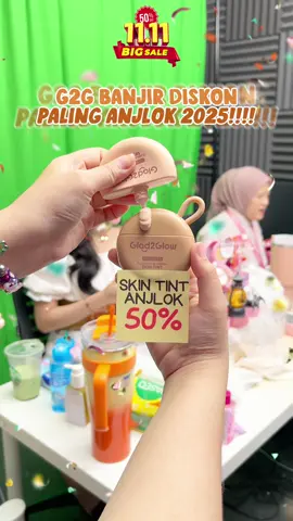 ✨ G2G 11.11 BIG SALE! Skin tint yang literally your skin but better! 🌸 Ringan, lembap, dan kasih hasil halus kayak filter—tapi real 😌 Cuss checkout di TikTok Live G2G biar makin flawless! #glad2glow #skintint #makeup #flawless #makeupproducts 
