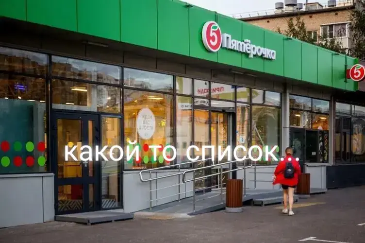 Синдром Туретта — расстройство центральной нервной системы, которое чаще всего впервые проявляется в детском возрасте, иногда в подростковом или взрослом. Оно характеризуется появлением двигательных и вокальных тиков.  Симптомы синдрома Туретта выражаются в внезапных, навязчивых движениях или звуках, которые являются быстрыми и постоянно повторяются. Заболевание чаще всего возникает и начинает проявляться у детей в возрасте от 4 до 11 лет, достигает пика около 12 лет, а в подростковом возрасте симптомы могут немного ослабевать.  Причины синдрома Туретта точно не известны, но предполагают, что это генетическое расстройство. Если у родителей было такое заболевание, то риск развития его у ребёнка составляет свыше 50%. 