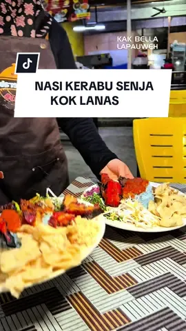 #KokLanas sini rupanya kedai nasi kerabu senja hok sedap dekat tepi jalan di koklanas tu, sapa jugok akhirnya. memey jadi sungguh awok wess, lemak dengan kambing bakar dia sedap bedooh, semua menu jadi. patut pun ramai ore skmo kalu lalu 😋🙌🏻🔥 #MakanLokal #halalfoodie  #MYFoodie #kelateteam 