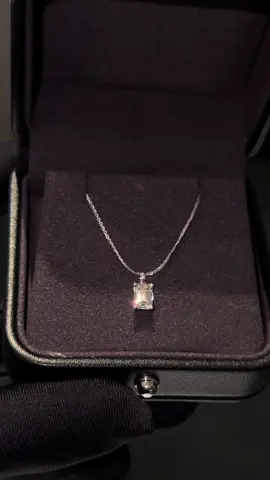 Diamond & Gold Jewelry | GIA Certified White Gold 10K • 14K • 18K Based in Ho Chi Minh City, Vietnam Worldwide Shipping 🌍 💌 DM to order |  O9O7.959.569 #Necklace #earrings  #bracelet  #diamondring  #kimcuongthiennhien 