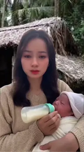 Đẻ con được 3 tháng thì ck em bỏ hai mẹ con đi mất . Giồ chỉ hai mẹ con lương tựa vào nhau##mebimxaykenh #xaykenhtiktok #nguoimoixaykenh 