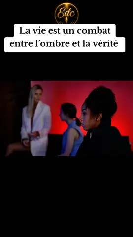 La vie est un combat entre l’ombre et la vérité #louange #Adoration #lyrik #gospel #viral 