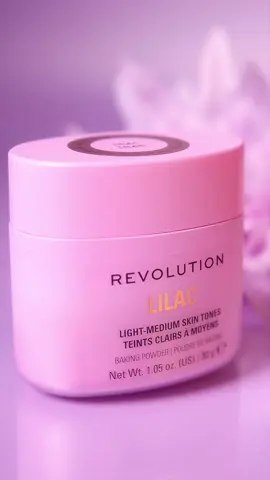 Noch nicht vorgestellt? Lernt unser neues Lilac Baking Powder kennen 💜 Verfügbar auf Revolutionbeauty.com und @zalando.de 🛍️ 📸: @eveemax   #revolutionbeauty #vegan #tierversuchsfrei #BakingPowder #fyp