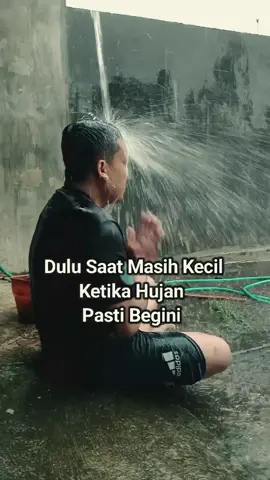 Hujan Hujanan saat kecil  #jamandulu #nostalgia #anak90an 