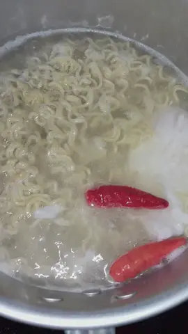 seminggu 2x bahaya ga sih makan mie instan? 🤣🤣 candu bgt mie instan tuhh🤣 #fyppppppppppppppppppppppp  #mieinstan 