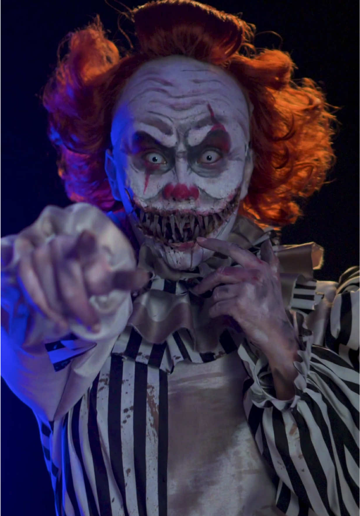 Round and round 🤡🎪🎡  Ib: @Rafael Santos 🫶🏻 Trigger Warning: FAKE Blood, Flashing and FAKE Body! ⚠️ #roundandround 