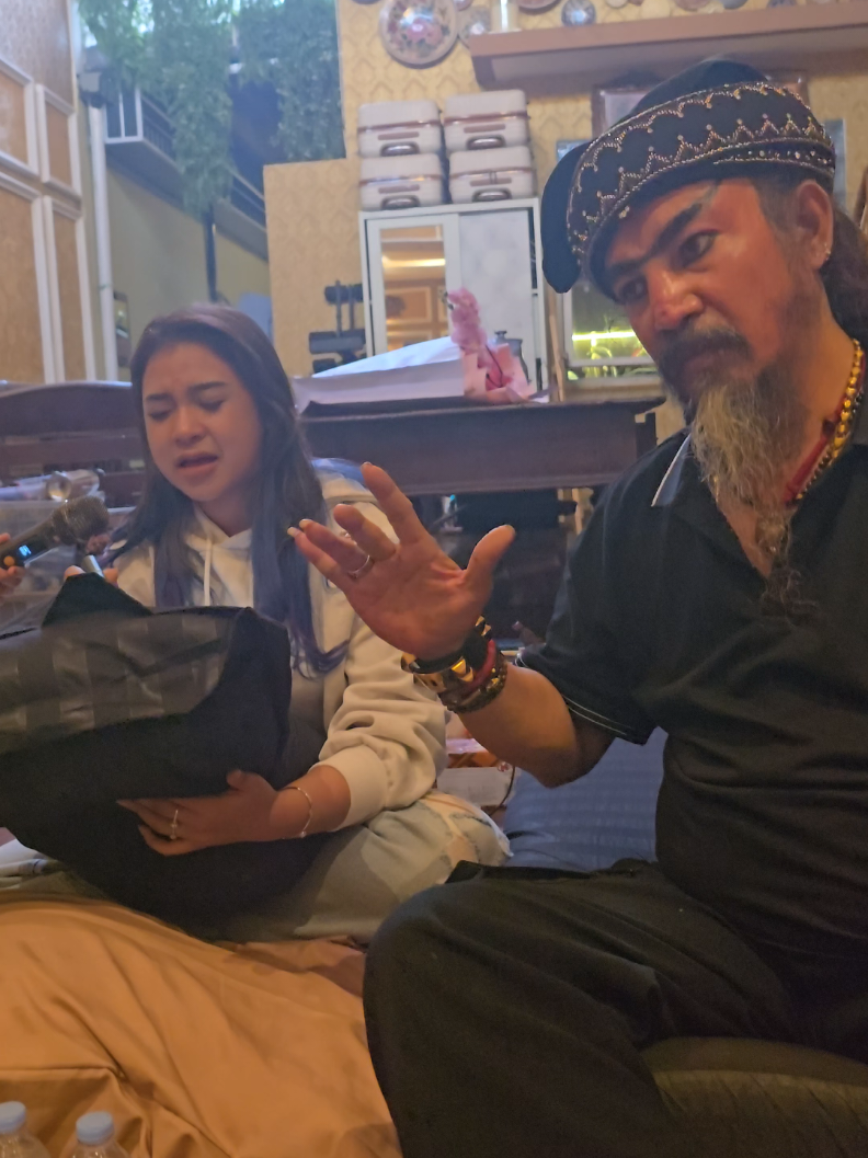 Assallamuallaikim...NGAJARIN SULUK KE NIKEN SALENDRI,DI RUMAH SANG MASTER LIMBAD, TUNGGU TANGGAL MAINNYA, ADA APA DENGAN NIKEN SALENDRI!!!!??#fyp #fyp #fyp #fyp #fyp  MERINDING....!!!!!