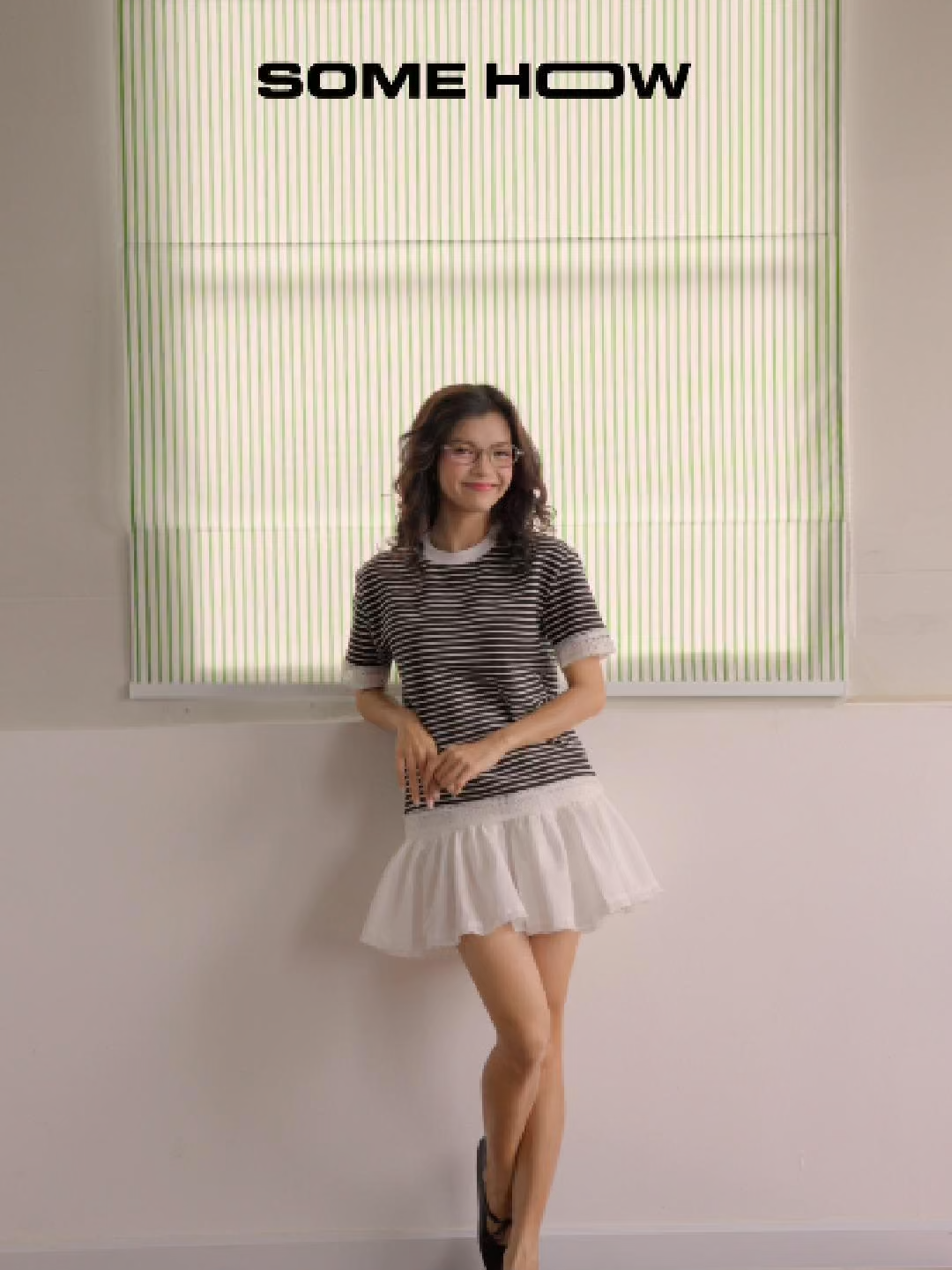 Chiếc áo thun sọc phối ren nhẹ kết hợp cùng chân váy tầng xòe trắng mang đến tổng thể hài hoà, thanh thoát nhưng vẫn tràn đầy sức sống. #somehow #somehowwomen #thoitrangungdunghangngay
