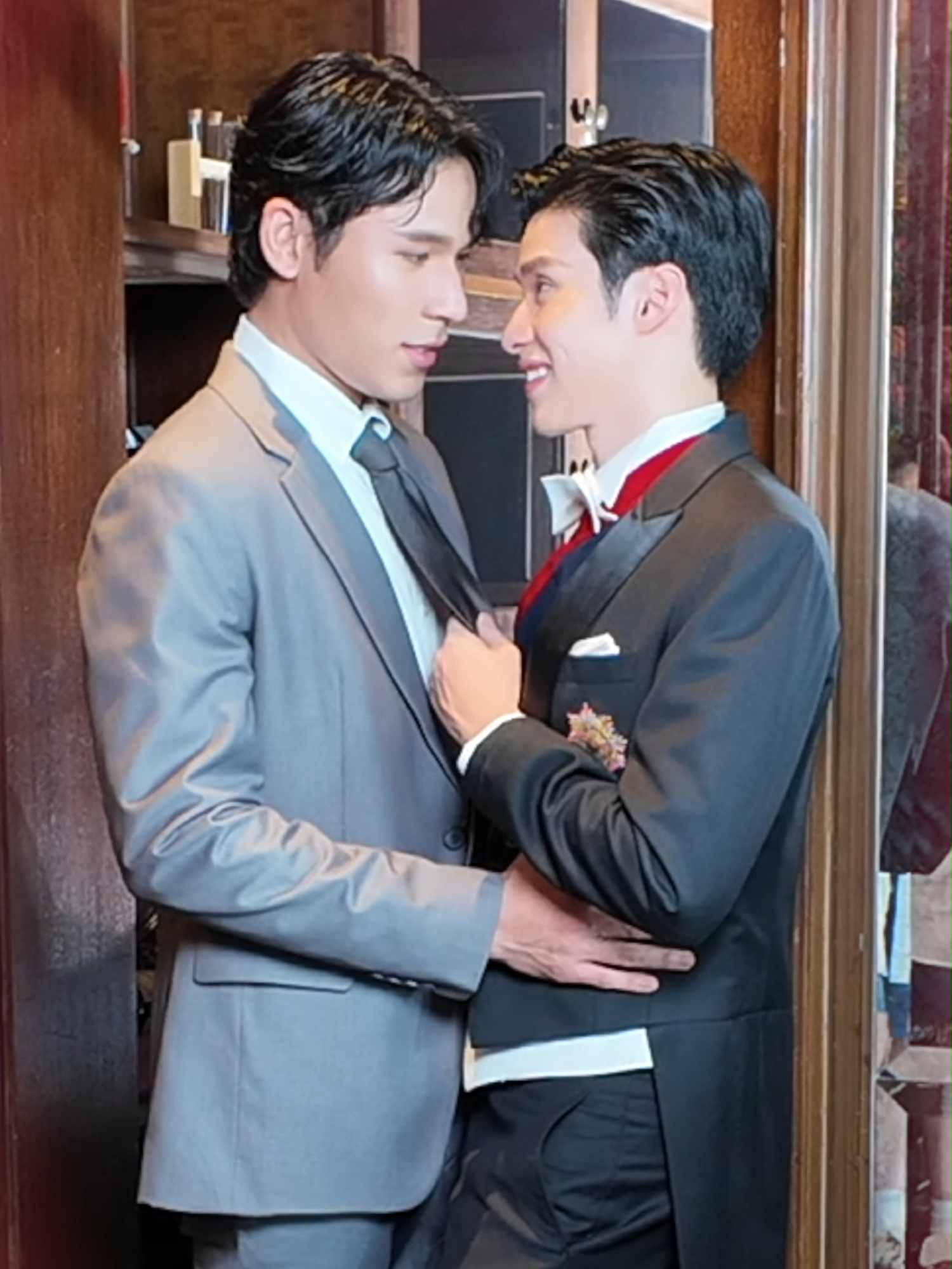 Behind The Scenes : Photoshoot PEARLPEAKxHALLOWEEN - Red, White & Royal Blue @pearlpooo @peemapolpeak Special Thanks :  @thespeakeasyrooftopbar  @hotelmusebangkok #RedWhiteAndRoyalBlue #Halloween #Halloween2025 #เพิร์ลพีค #PearlPeak