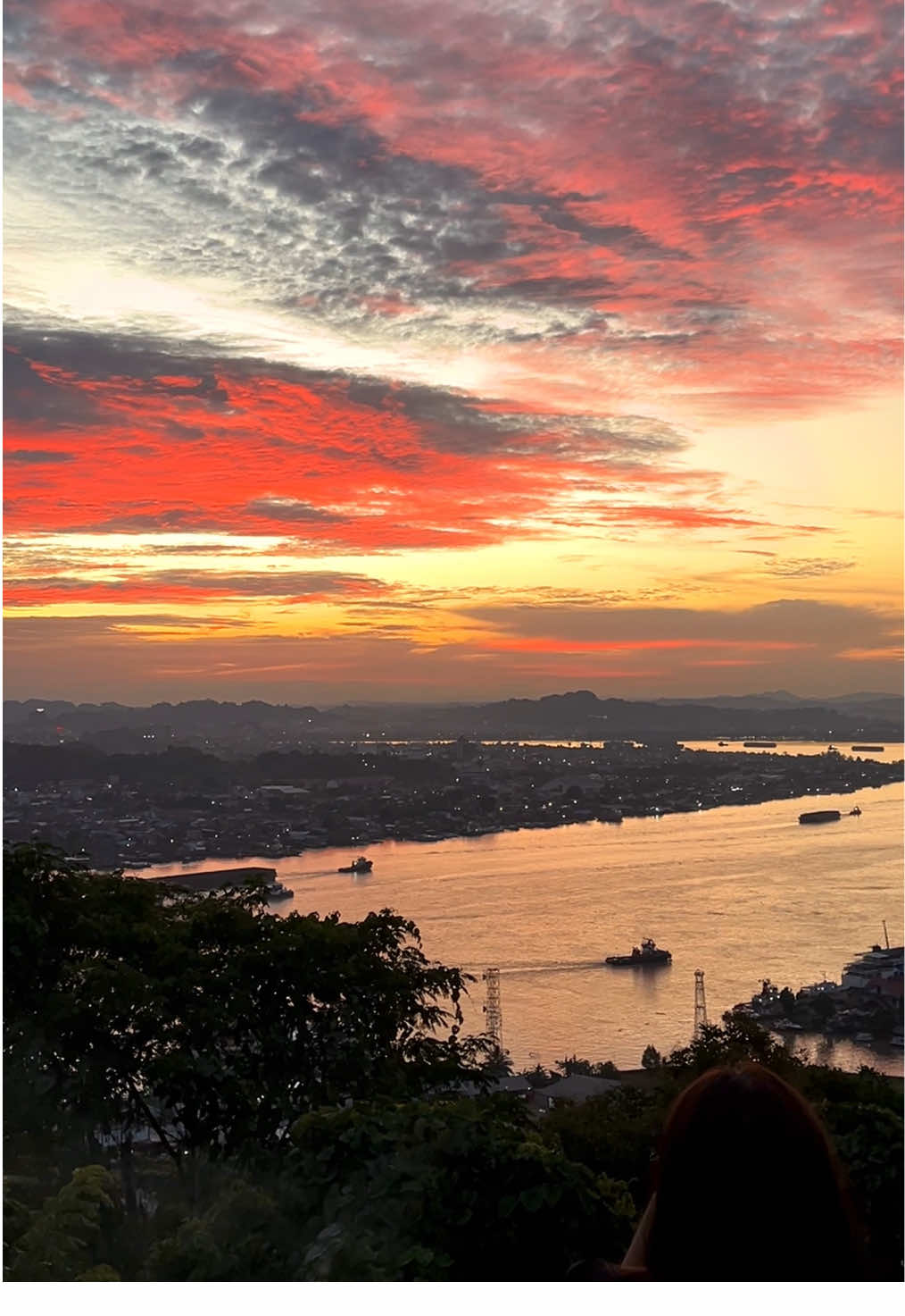 Sunset stelling🌅 #sunset #samarinda #bukitstelingsamarinda #puncakstellingsamarinda #foryoupage 