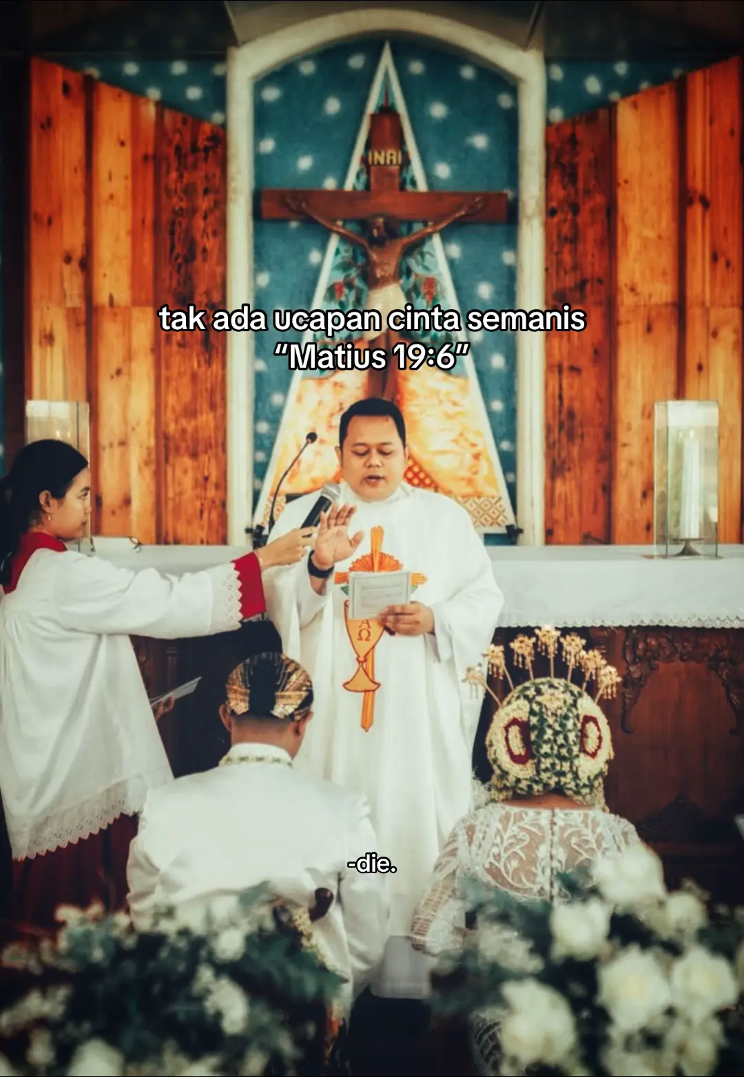 “Demikianlah mereka bukan lagi dua, melainkan satu. Karena itu, apa yang telah dipersatukan Allah, tidak boleh diceraikan manusia.” . In frame @Seira💪🏻   #katolik #katolikindonesia #katolikku_keren #omkindonesia #orangmudakatolik 