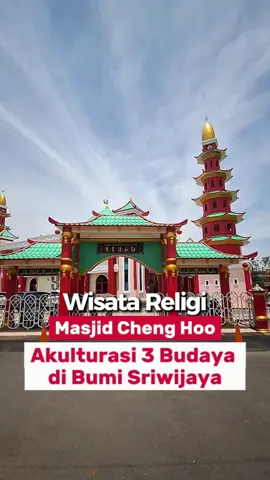 Masjid Al-Islam Muhammad Cheng Hoo Sriwijaya, Palembang Di Palembang, ada satu tempat yang bukan cuma indah dilihat tapi juga menenangkan jiwa, Masjid Cheng Ho Sriwijaya. Perpaduan budaya Tionghoa, Islam, dan Sriwijaya berpadu dalam warna merah, hijau, putih, dan emas melambangkan harmoni, persatuan, dan cinta  📍 Masjid Al-Islam Muhammad Cheng Hoo Sriwijaya, Palembang Kompleks Top Amin Mulia 15 Ulu Jakabaring Palembang  Dan biar liburan makin nyaman, nginepnya cukup 100ribuan aja di RedDoorz Syariah near Jakabaring Sport City Palembang. ✅ Lokasi strategis ✅ Kamar ber-AC + hot shower ✅ WiFi gratis + mushola ✅ Deket wisata & kuliner Booking gampang banget di aplikasi RedDoorz, jangan lupa pakai kode promo: YUKNGINEP biar makin hemat. #RedTravelers #BukaSemuaPintu #RedDoorz #MasjidChengho #wisatareligi 