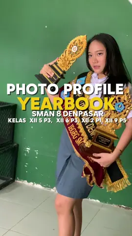 Teman selfie di bawah pohon, Gayanya lucu bikin gempar, Kalau fotonya miring dikit doang, Tetap kece, khas SMA 8 Denpasar! 📸#fyppppppppppppppppppppppp #stingray #yearbookdenpasar #yearbook #stingrayyearbook 