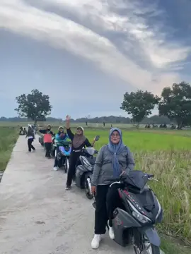 inpo ongkek tapi mamah tercinta yg jadi joki #aerox155new #aeroxdownsize #4u #foryoupage #fyppppppppppppppppppppppp 