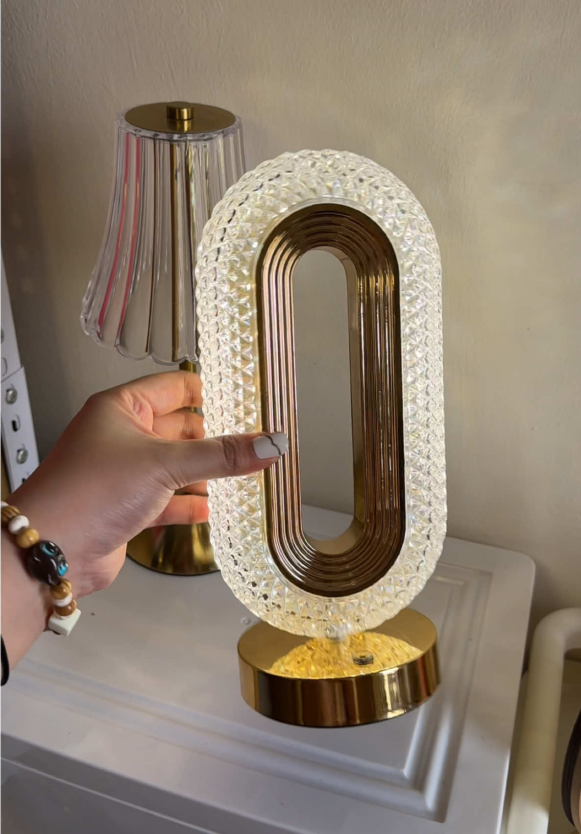 Perfect touch ng elegance sa iyong living space ito luxury lamp chain very affordable lang pero quality 😻 #lamp #tablelamp #luxurylamp 