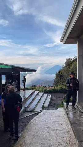 Ada yang tau nama spot sunrise ini? #tamannasionalbromotenggersemeru #tripbromo #fotograferbromo #pakejbromo #fyppppppppppppppppppppppp 