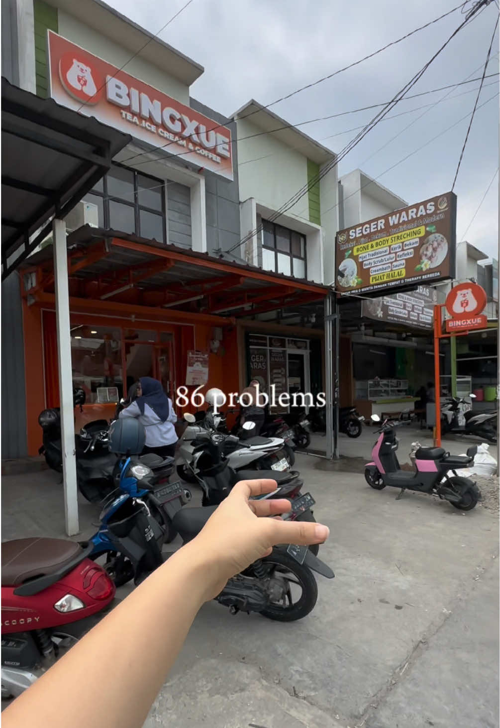 siapa yang kalo lagi pusing nyarinya eskrim & egg wafflenya Bingxue? 😍😍 #BingxueTigaraksa #BingxueIndonesia 