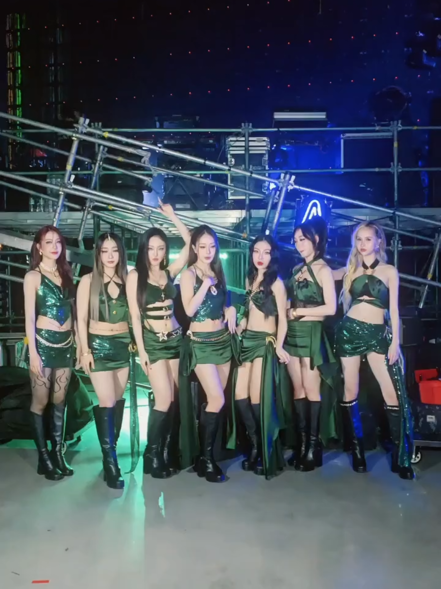 แม่งูเอ๋ย~ 🐍💚✨ ชอบมากลุคนี้จึ้งสุดๆ #4EVE #TPOP #EnchantedFestx4EVE  #EnchantedFest2025 