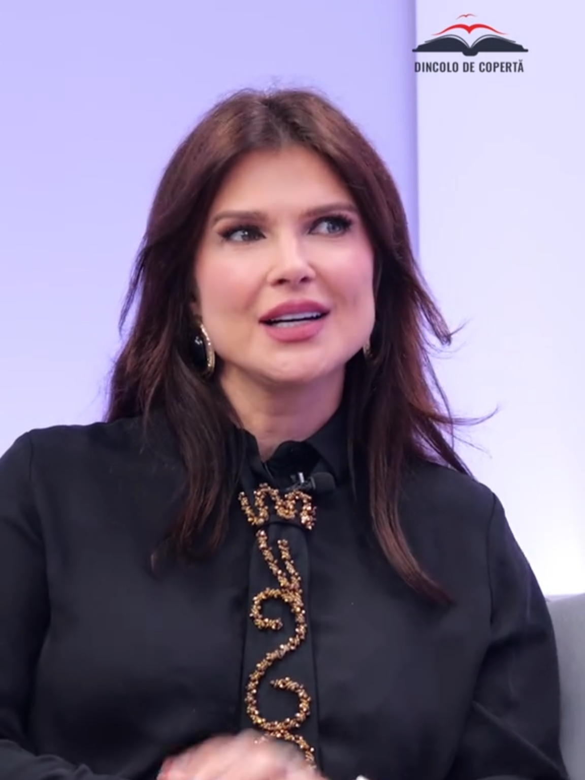 A cucerit Hollywoodul și acum caută liniștea. Monica Bîrlădeanu este invitata noului episod Dincolo de Copertă! 🎙️ Moderator: Denisa Macovei 🕗 Diseară, de la 20:00, pe libertatea.ro și YouTube Libertatea! #DincoloDeCopertă #Libertatea