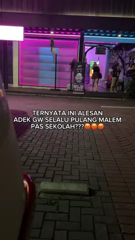 masih SMA, kenapa harus ke tempat begini sih de… 