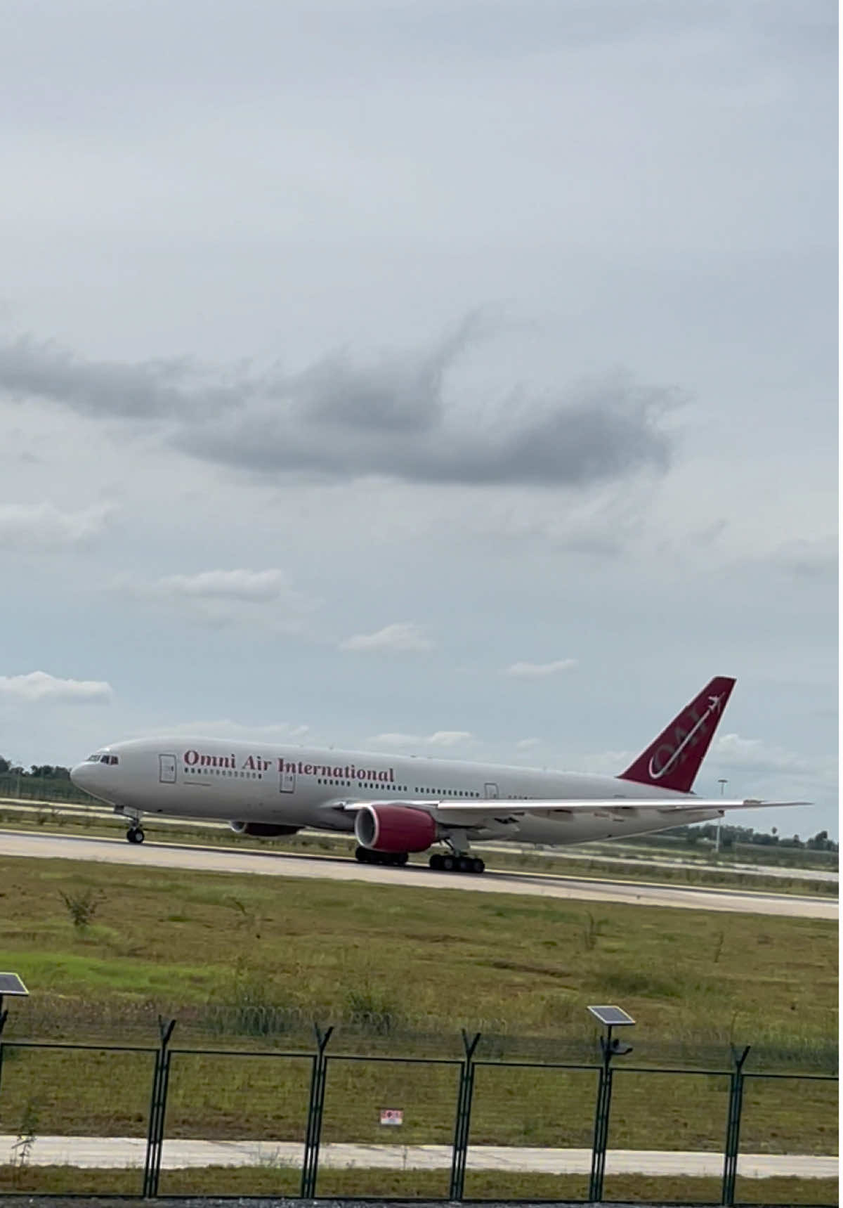 Omni Air International 🇺🇸| B777-200ER| KTI-VTE | Take off From Techo Int’l Airport On Runway 05 #aviation #techointernationalairport #fyp #cambodia #planespotting 