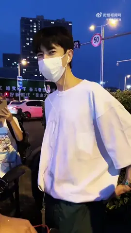 Trên bầu trời có thêm một vì sao mang tên Yu Menglong. 🖤 #NammôđịatạngvươngBồtáthồihướngcôngĐứcchoYuMengLung🙏  #ĐòilạicônglýchoYuMengLong  #justiceforyumenglong于朦胧 