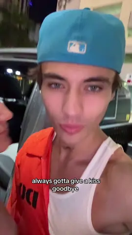 even if he ding like me ever 🤣🤣 #fyp #xyzbca #halloween #robber #residentevil4 