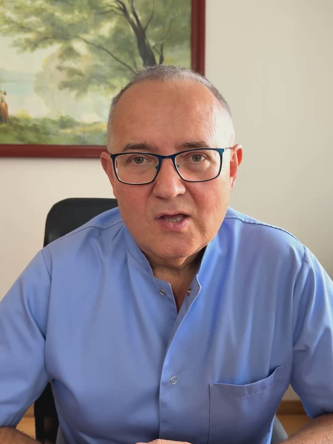 Komora normobaryczna może poprawiać jakość snu!.Zauważyliśmy to u pacjentów, którzy regularnie z niej korzystają – łatwiej zasypiają, śpią głębiej i budzą się bardziej wypoczęci. 💡Choć wiedzieliśmy, że normobaria ma wiele korzyści zdrowotnych, ten efekt był naprawdę zaskakujący. 🌿W naszym Centrum Ziołolecznictwa Ojca Grzegorza Sroki wspieramy ten proces również ziołami – w formie mieszanek do zaparzania, kropli, kapsułek lub syropów. Każda naturalna forma wsparcia snu jest dobra – natura górą! 🌿 📌Zapisz tę rolkę – może przydać się, jeśli też masz problemy z zasypianiem  📤Udostępnij – pokaż innym, że zdrowy sen można wspierać naturalnie #komoranormobaryczna #sen #bezsenność #naturalnysen #ziołolecznictwo #fitoterapia #centrumziołolecznictwa #ojciecgrzegorzsroka #zdrowysen #normobaria #regeneracja #natura #spokój #relaks #zdrowie