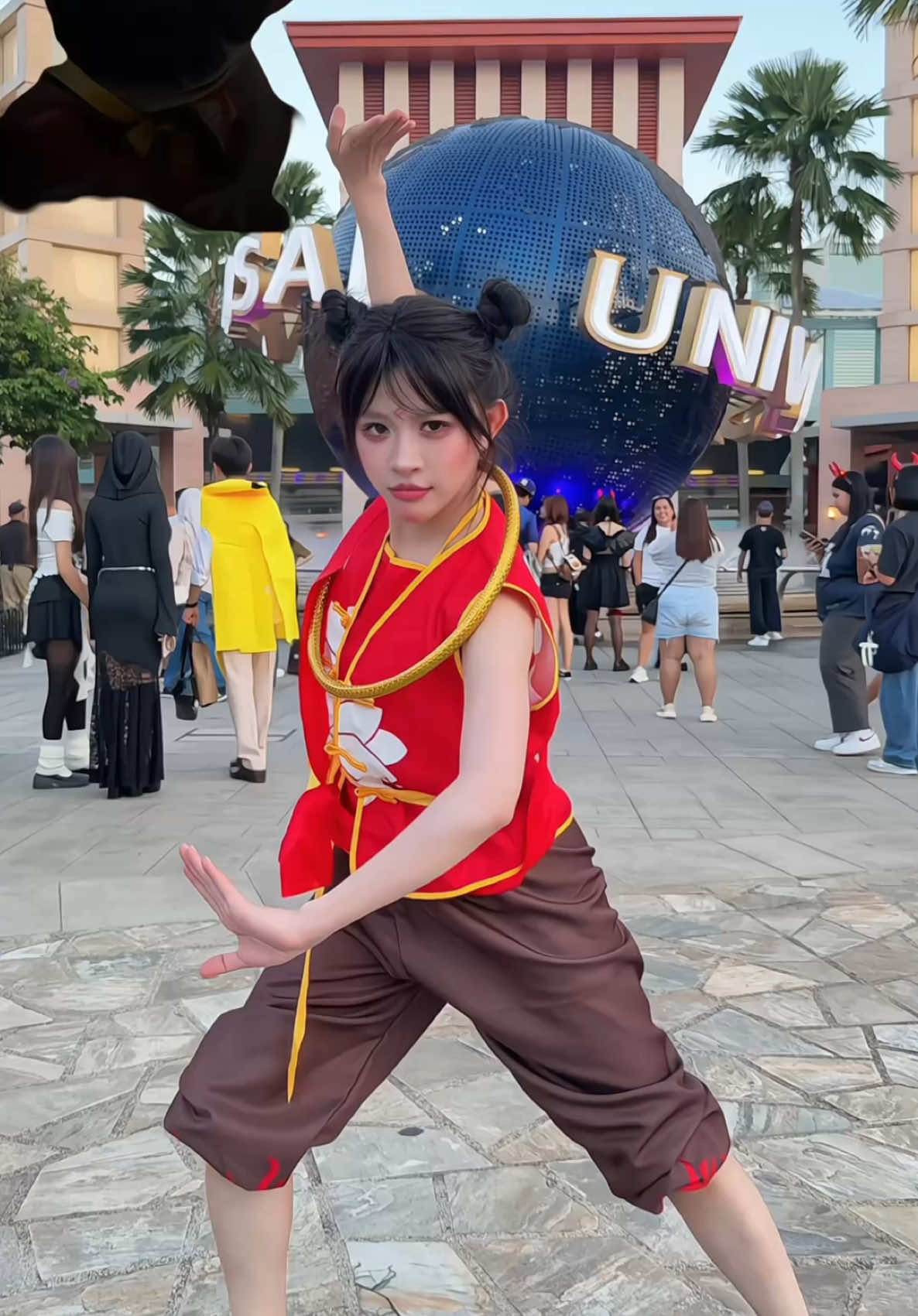 明天下午6.開播！#cos #halloween #紅綠燈的黃 