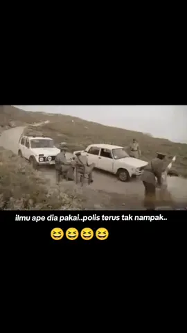 polis pun kena perdaya macam tu je.. #funnyvideoscomedy #funnyvideo #fypシ゚viral🖤tiktok #fypシ #like 