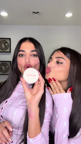 شدّ كامل للوجه بمسحة وحدة من  Insta-Ready Ultra-Fine Blur & Lift Setting Powder Duo من @SHEGLAM 😍🔥  #SHEGLAMLiftingPowderDuo #SHEGLAM #SettingPowder #aljurditwins 