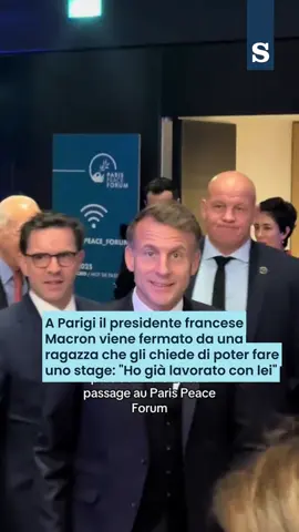 Al Forum per la pace di Parigi, una studentessa ha chiesto al presidente francese Emmanuel Macron uno stage nel suo ufficio. 