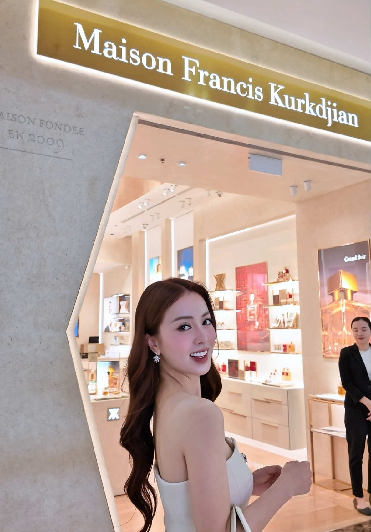 Thơm như một bông hoa 🌹 @escentialsvietnam  #maisonfranciskurkdjian #Kurky #maisonfranciskurkdjianvn 