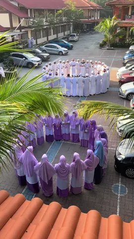 ✨ Tamat sudah perjuangan SMA! ✨ Pagi ini bergema semangat dan hamasah dalam doa wehdah pelajar tingkatan 4 Maahad Tahfiz Ihya Al Ahmadi, tanda kesyukuran dan penyerahan sepenuhnya kepada Allah setelah berhempas pulas menempuh ujian Sijil Menengah Agama. 📖🤲 Semoga natijah terbaik menjadi milik mereka dan segala urusan dipermudahkan. Kini masa untuk terus fokus menuju perjuangan seterusnya, UASA pula menanti! 💪📚 #miamukhtar #miasyuja #miaberani #miamemimpin 