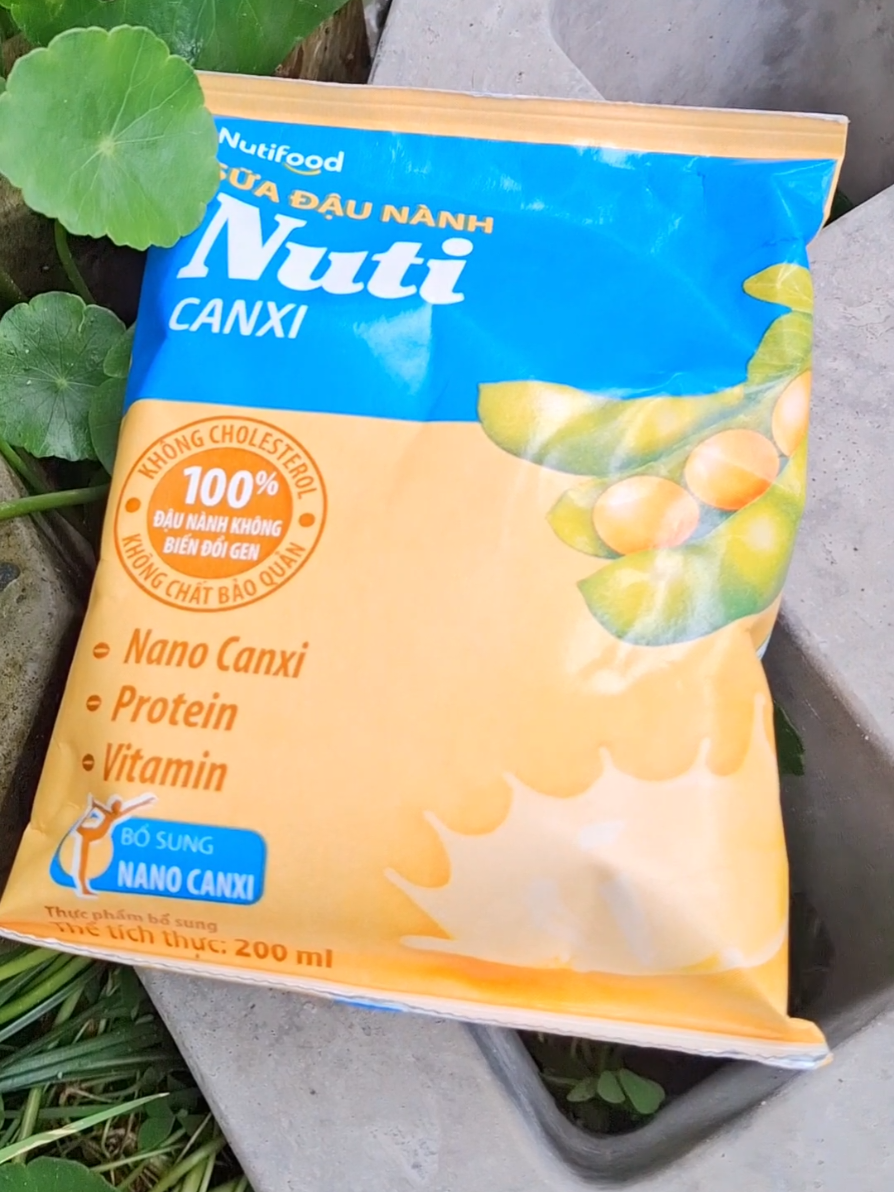 🥛 Thùng 36 Bịch Sữa Đậu Nành NutiMilk Canxi 200ml – Bổ sung canxi, ngon khỏe mỗi ngày! 💪 #NutiMilk #SuaDauNanh #BoSungCanxi #SuaNgonMoiNgay #GiaHotCuoiThang 