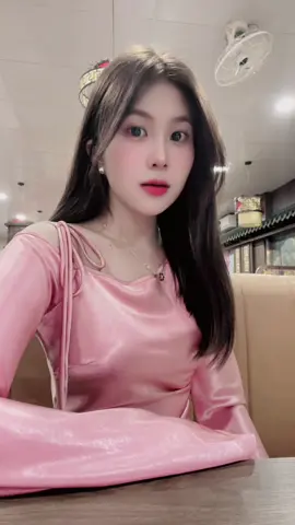 Sao? Nhỏ đó đẹp hay tui đẹp ? 