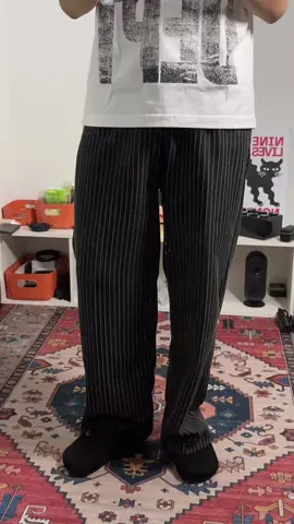 goks banget celana stripe ini bahan nya enak adem harga nya murah dibawah 100rb an doang #stripedpants #celanastripe #outfit #celanamurah #celanagombrong 