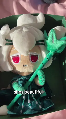 unboxing the New white lily cookie plush from cookierunstore! 🌿💚 #whitelilycookie #cookierunkingdom #cookierun #crk #shadowmilkcookie 