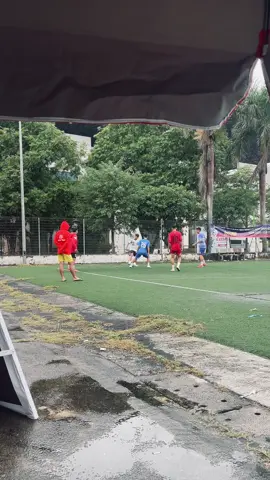 mưa gió không biết chạy vào nhà 🌧️#Soccer #football #fyp #xh #trend 