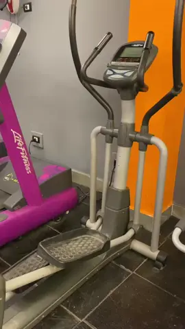 الصوت اللي بيجي ف ودني اول ما العب ع جهاز الاوبتكال🤣🤣