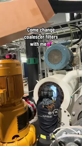 Service på et ammoniakkanlegg💕🥰 #fyp #work #hvactechnician #womeninhvac #bluecollar 