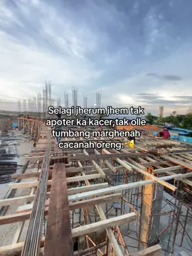 Kuli dilarang gengsi💪🏽#katakatamadura #maduraviral #anakrantau 