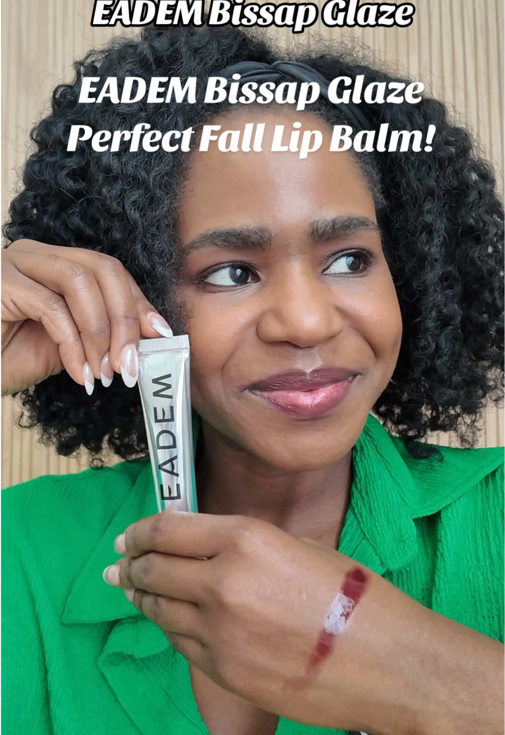 EADEM Bissap Glaze is the perfect fall lip balm. It’s so nourishing and the perfect fall lip color for any occasion!@EADEM  #eadem #lipbalms #productreviews #eademlipbalm #lipcare  