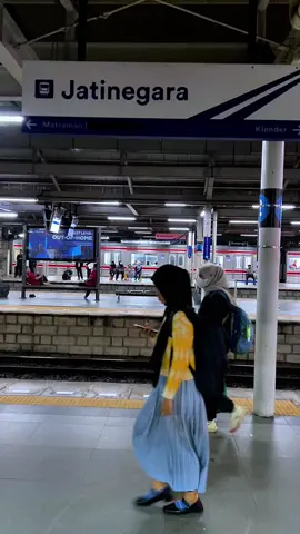 Semua Videonya original punyaku, boleh diambil buat support bahan content creator pemula, buat story atau nostalgia, saya izinin, engga usah follow.  View Stasiun Jatinegara #jakarta #mediawb #fyp #foryou #stasiunjatinegara 